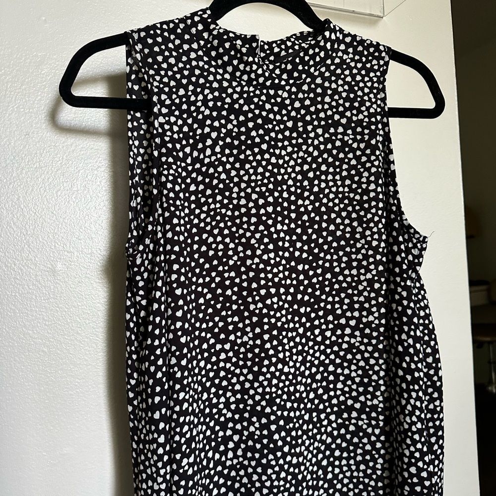 Sleeveless Blouse Top size Medium - Heart Prints